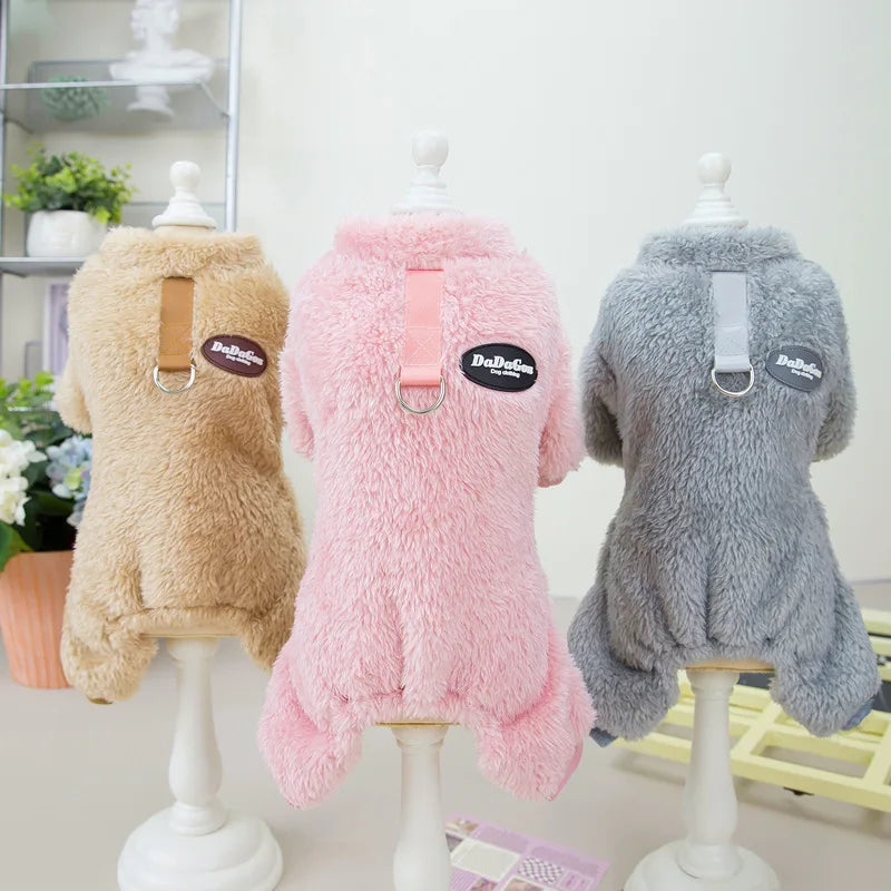 Roupas de inverno para cães e gatos de pequeno porte, como chihuahua e yorkshire, incluindo suéteres, pijamas de lã e outras peças confortáveis e quentinhas, indicadas tanto para machos quanto fêmeas.