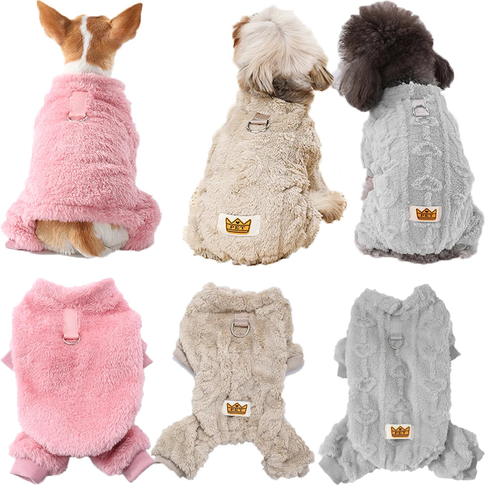 🐾 Aqueça seu pet com muito estilo! 💖 Macacão de pelúcia super macio e quentinho, ideal para o inverno. Perfeito para cães e gatinhos pequenos e médios — puro aconchego e amor! ❄️🐶🐱✨