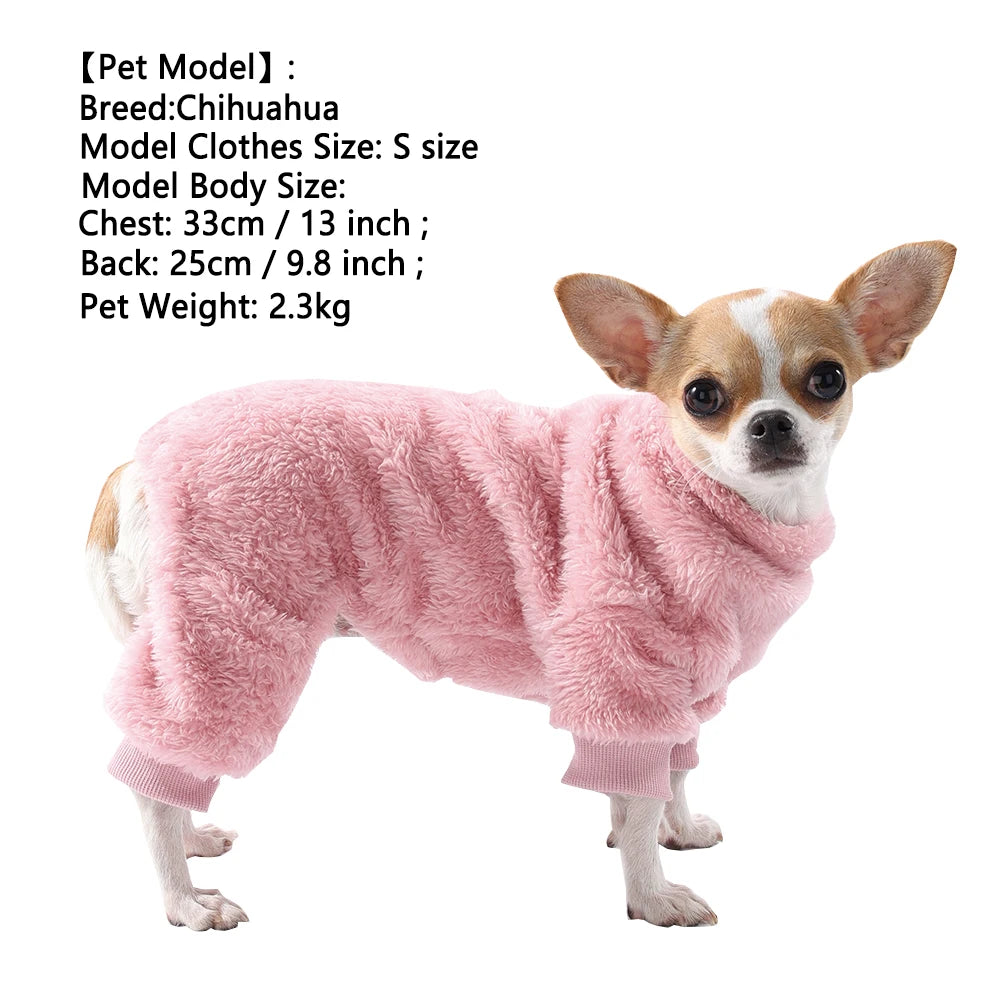 🐾 Aqueça seu pet com muito estilo! 💖 Macacão de pelúcia super macio e quentinho, ideal para o inverno. Perfeito para cães e gatinhos pequenos e médios — puro aconchego e amor! ❄️🐶🐱✨
