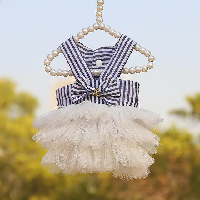 ✨ Deixe seu amorzinho ainda mais encantador! 💕 Vestidos e saias com renda e listras, perfeitos para cães e gatinhos — conforto, estilo e muito carinho em cada detalhe! 🐶🐱