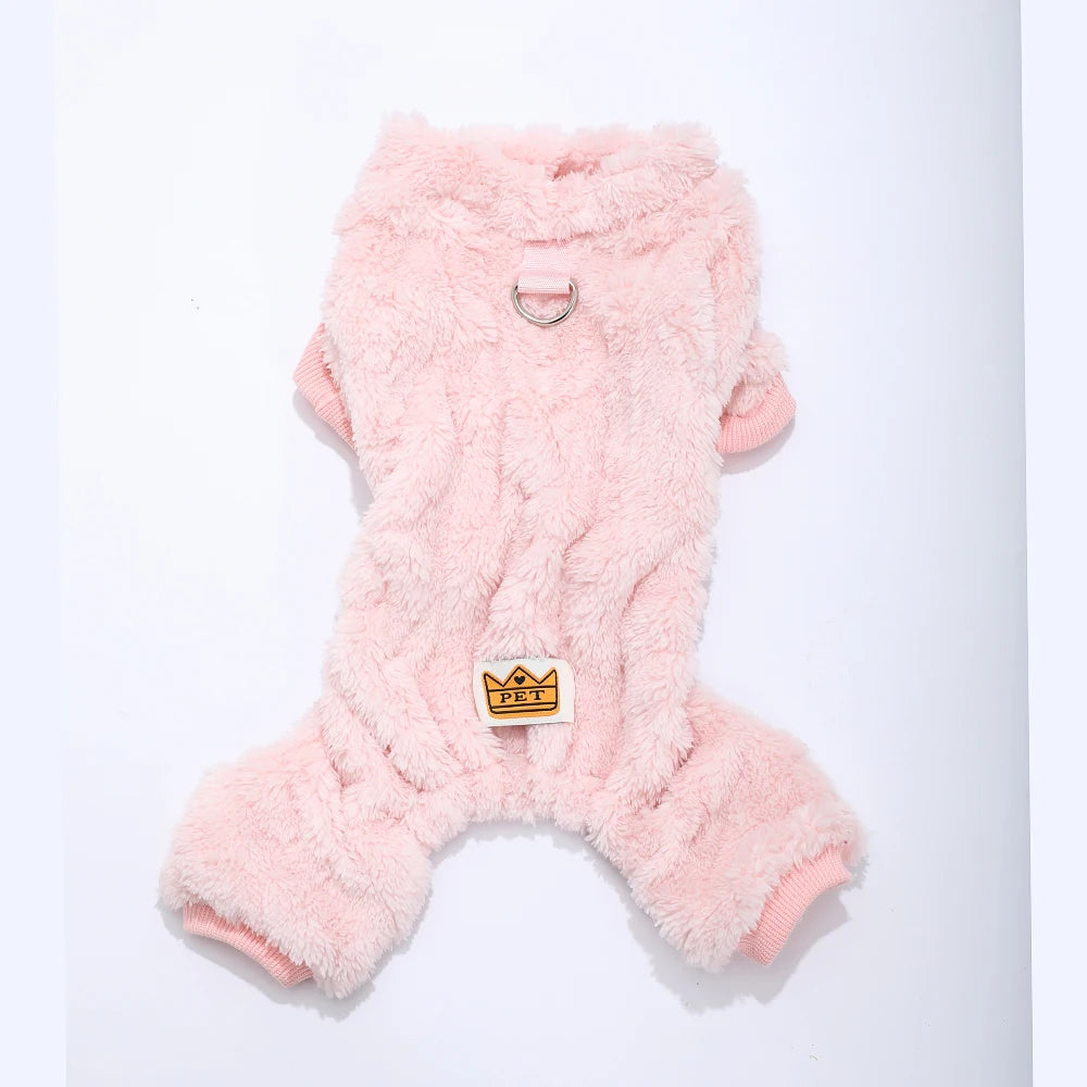 🐾 Aqueça seu pet com muito estilo! 💖 Macacão de pelúcia super macio e quentinho, ideal para o inverno. Perfeito para cães e gatinhos pequenos e médios — puro aconchego e amor! ❄️🐶🐱✨