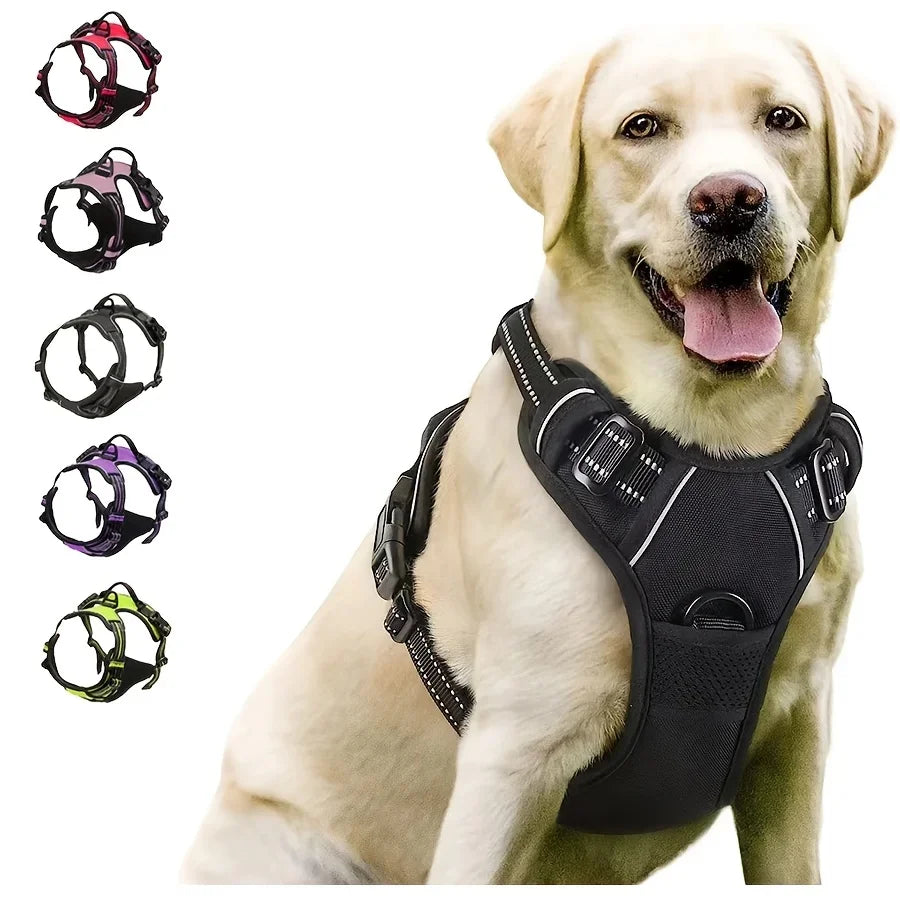 Coleira peitoral resistente para cães grandes, com clipe frontal antitranco, alça de controle fácil e tiras refletivas para maior segurança.