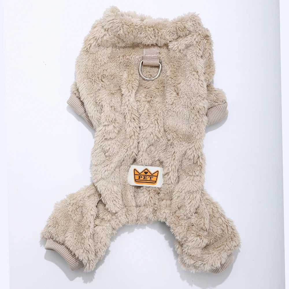 🐾 Aqueça seu pet com muito estilo! 💖 Macacão de pelúcia super macio e quentinho, ideal para o inverno. Perfeito para cães e gatinhos pequenos e médios — puro aconchego e amor! ❄️🐶🐱✨