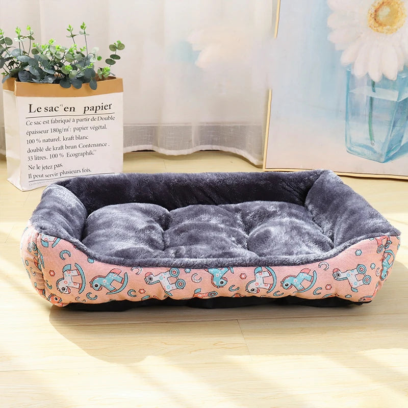 Camas, sofás, tapetes e acessórios para cães e gatos de todos os portes – inclui camas tipo cesta (Coussin Chien) e outros suprimentos para pets em casas pequenas, médias e grandes.
