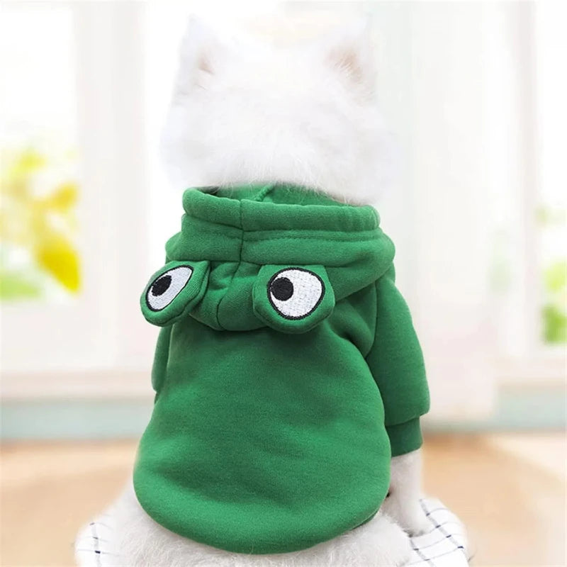 Roupas de inverno com capuz para cães pequenos, incluindo casacos, jaquetas e acessórios para manter o pet aquecido e estiloso.
