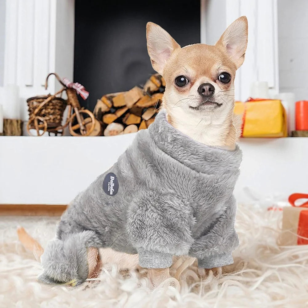 Roupas de inverno para cães e gatos de pequeno porte, como chihuahua e yorkshire, incluindo suéteres, pijamas de lã e outras peças confortáveis e quentinhas, indicadas tanto para machos quanto fêmeas.