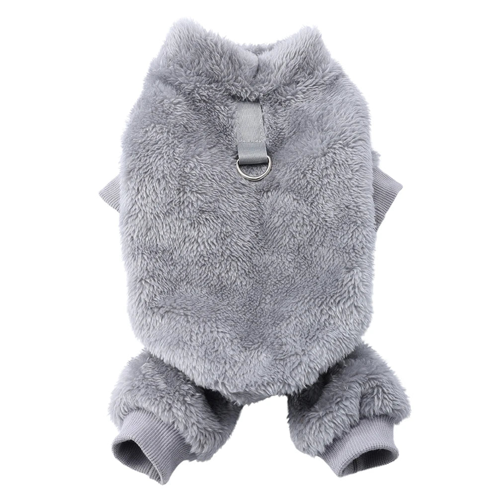 🐾 Aqueça seu pet com muito estilo! 💖 Macacão de pelúcia super macio e quentinho, ideal para o inverno. Perfeito para cães e gatinhos pequenos e médios — puro aconchego e amor! ❄️🐶🐱✨