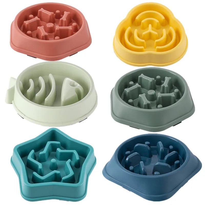 Tigela de comida lenta para cães e gatos, antiderrapante, redonda e espessa, ajuda a reduzir a gordura e promove uma alimentação mais saudável; disponível em várias cores e formatos.