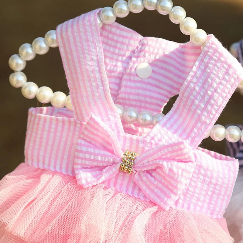 ✨ Deixe seu amorzinho ainda mais encantador! 💕 Vestidos e saias com renda e listras, perfeitos para cães e gatinhos — conforto, estilo e muito carinho em cada detalhe! 🐶🐱