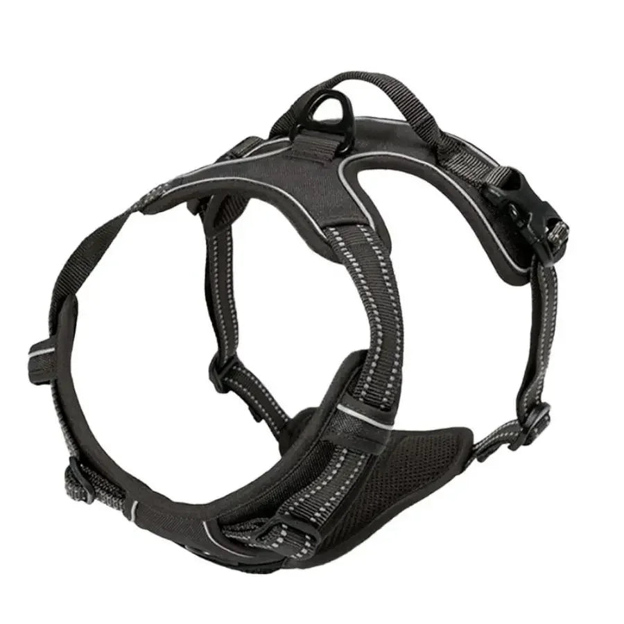 Coleira peitoral resistente para cães grandes, com clipe frontal antitranco, alça de controle fácil e tiras refletivas para maior segurança.
